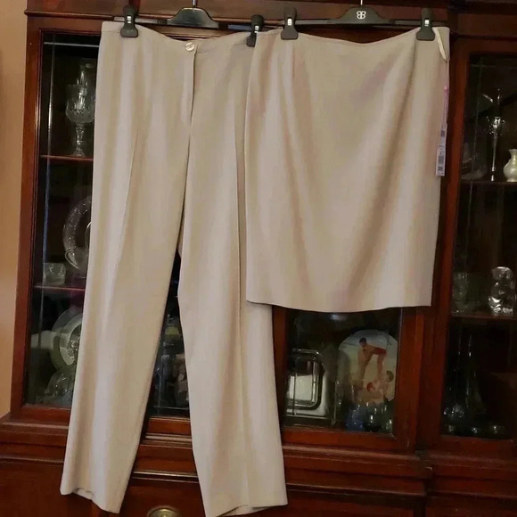 Basler 3 piece Suit NWT Beige size 38/40 - Picture 2 of 13